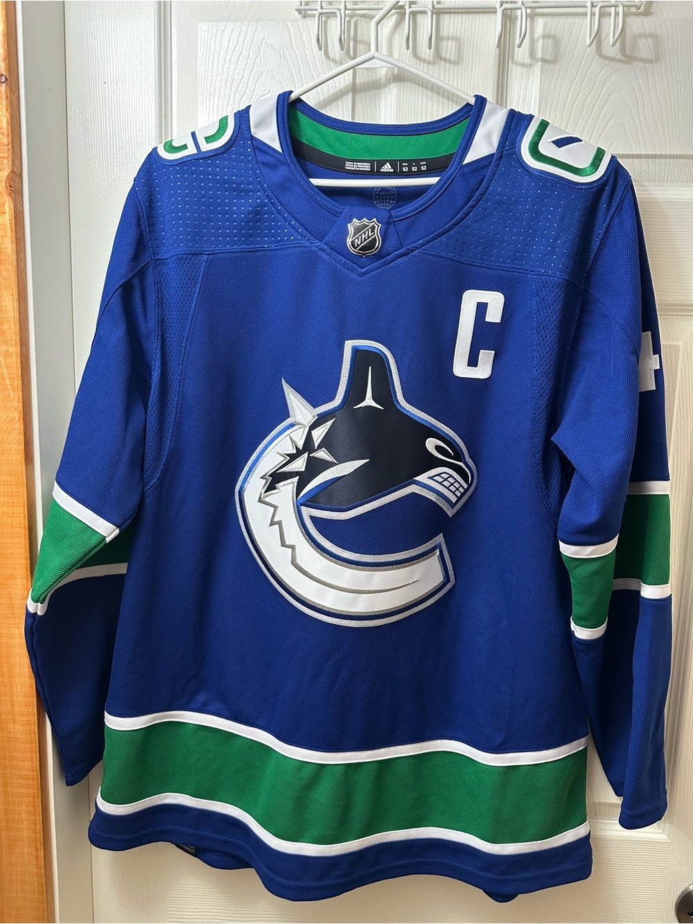 Vancouver Canucks jersey “Hughes” Size 52/Large Adidas
